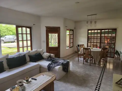 Casa 4 ambientes con 3 baños