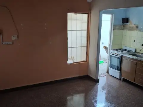 P'H 2 AMBIENTES CON PATIO , MUY LUMINOSO, A 3 CUADRAS DE GENERAL PAZ, MUY LUMINOSO, ESPACIO AEREO PROPIO