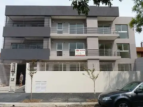 Excelente dos ambientes muy luminoso  con cochera cubierta - San Isidro