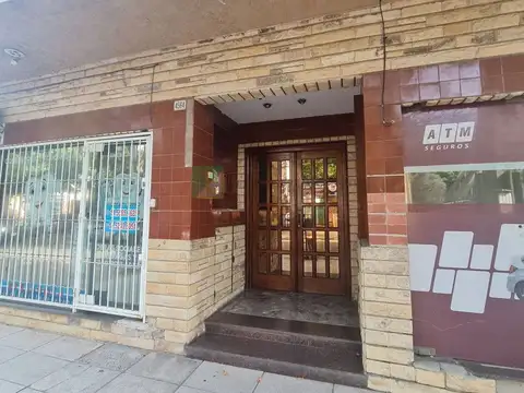 Venta departamento con jardín y quincho-Villa Ballester