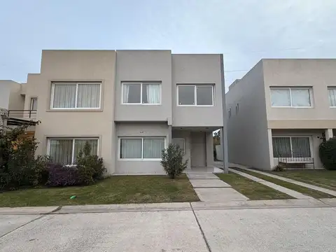 Casa en Alquiler de 3 dormitorios