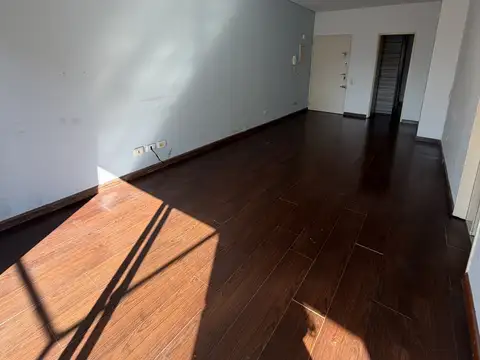 Curapaligüe 100, Piso 6