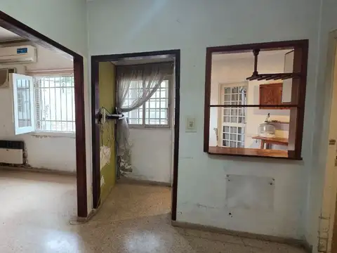 CASA 1 DORMTORIO VENTA EN LA PLATA GARAGE Y PATIO