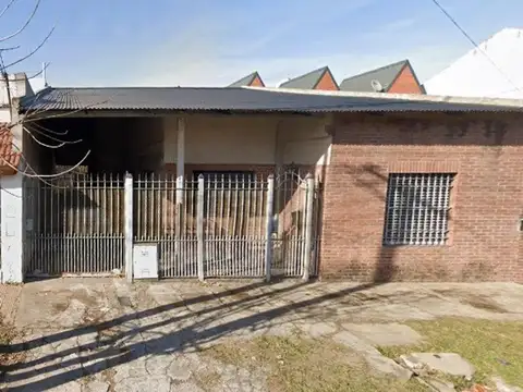 Casa 3 Amb con cochera en Venta