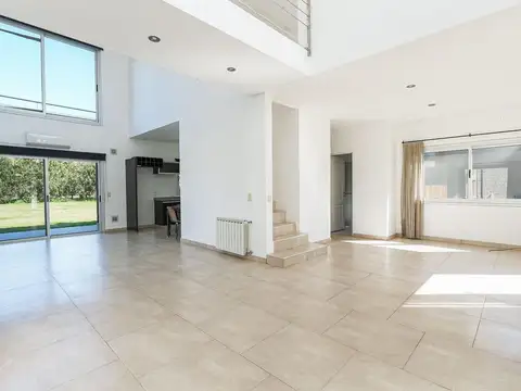 Casa en Venta en El Nacional Club De Campo, USD 220.000