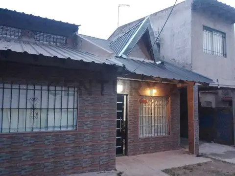 VENTA DE CASA 4 AMBIENTES EN GUERNICA.