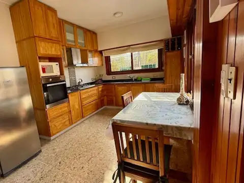 Casa 5 ambientes con 2 baños