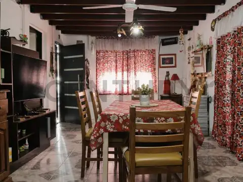 VENTA CASA 5 AMBIENTES CON  PATIO Y GARAGE
