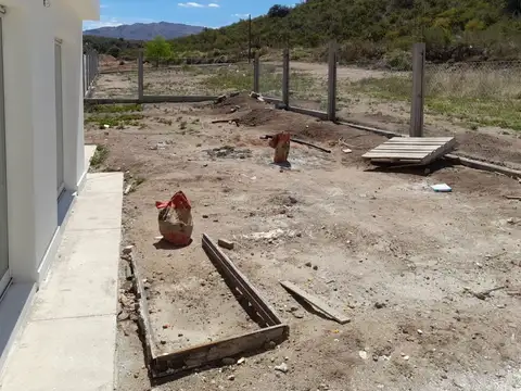 Casa en Alquiler con 2 cocheras