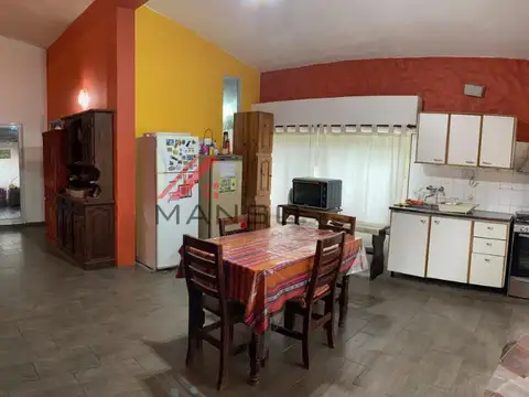Fragata Sarmiento al 1700 ante esquina Rico