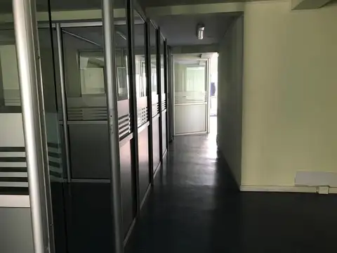 Oficina en Alquiler con 1 cochera