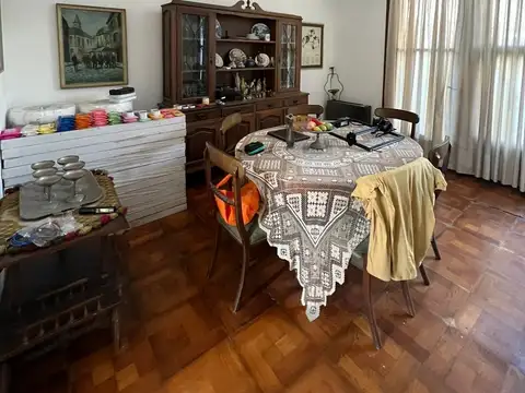 Casa 6 ambientes con 2 baños