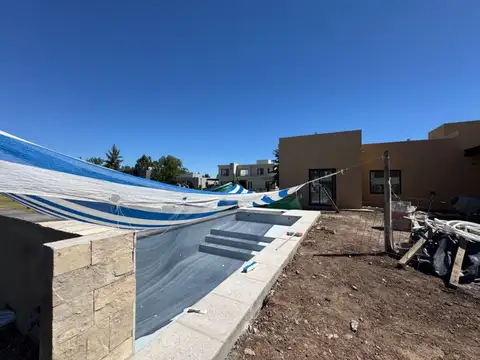 CASA EN VENTA SOLAR DE ALVAREZ PISICINA