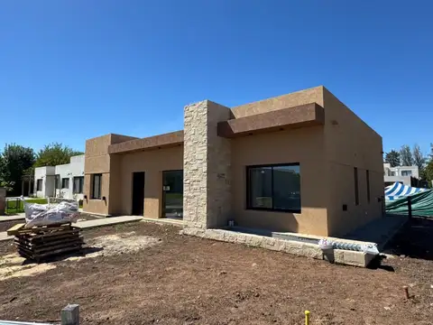 Calle Carola Lorenzini 4600