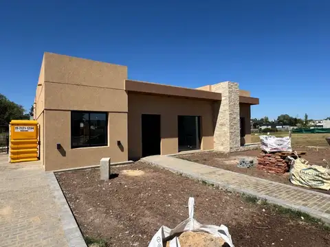 Casa 4 ambientes con 3 baños