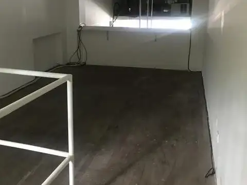 Lencke Alquila - Muy buen Local en Chacabuco entre 9 de Julio y Belgrano, centro de San Isidro