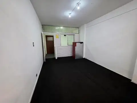 Once (Av. Pueyrredón 468) Oficina/consultorio. 2 despachos. Baño. 26m2