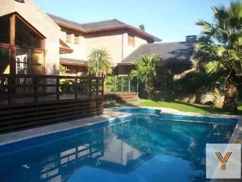 Casa 9 ambientes con 6 baños