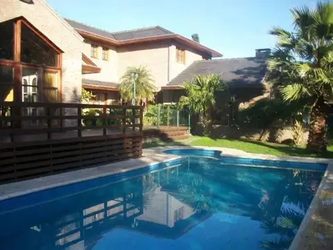 Casa 9 ambientes con 6 baños