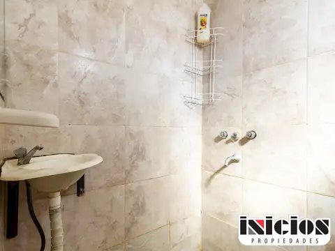 2 Locales y 2 Dptos a Terminar: Yrigoyen N° 2927 - Nueva Atlantis - C1041
