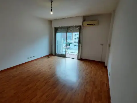 Avenida Hipólito Yrigoyen 600