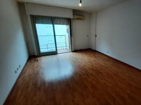 Avenida Hipólito Yrigoyen 600