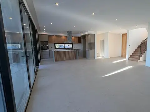 Casa en Venta en El Cantón - Norte, USD 469.000