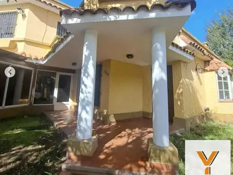 Casa en Alquiler - 3 Dormitorios 3 Baños - 370mts - Berazategui