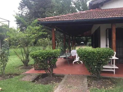 Casa 4 ambientes con 2 baños