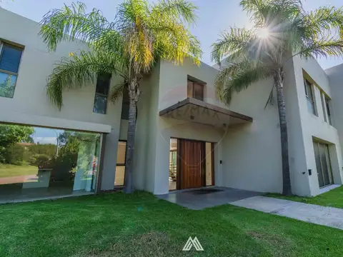 Venta Casa Barrio Carmel 4 Dormitorios y Servicio