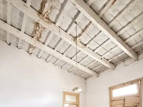 VENDO. Casa con importante TERRENO Céntrico. Concordia, ER.-