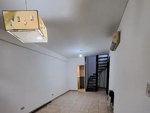 Depto Tipo Casa en Alquiler de 4 ambientes