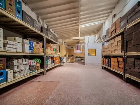 VENTA. GALPÓN. DEPÓSITOS. OFICINAS. TERRAZA. VESTUARIOS. ACCESO VEHICULAR.