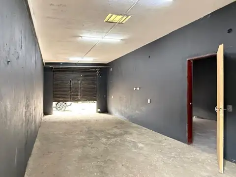 Locales La Reja Venta o alquiler de 8.66 x 27m con casa 3 amb