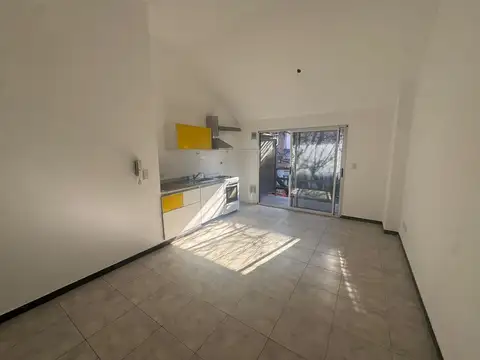 VENTA DEPTO 2 AMB EN VILLA GRAL MITRE CON BALCON