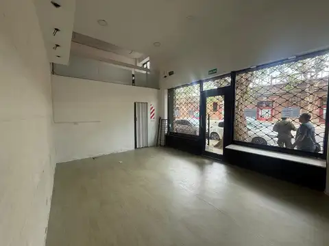 Local en Alquiler Via Púb.