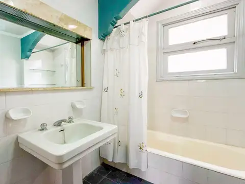 VENTA CASA 4 AMBIENTES  DEPENDENCIA MIRAMAR PARQUE