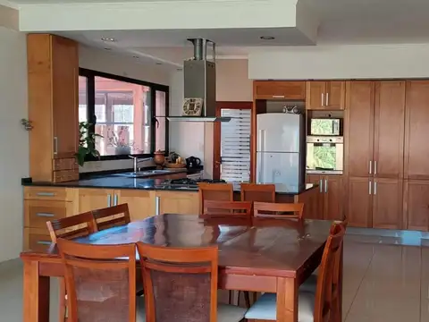 CASA DE CATEGORIA EN COLASTINE