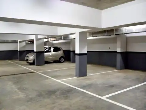 OPORTUNIDAD  VENTA COCHERAS HOLMBERG ON EN LA NUEVA Y RENOVADA URQUIZA JOVEN