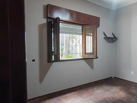 Casa 4 ambientes con 1 baño