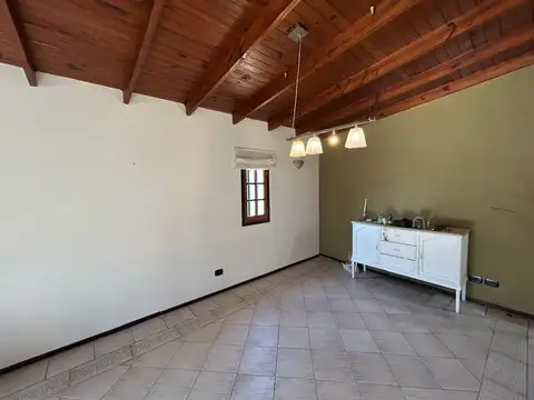 Casa en Venta con 3 cocheras