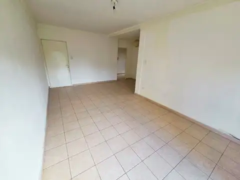 Calle 67 entre Bv. 84 y 121 Núm. 100