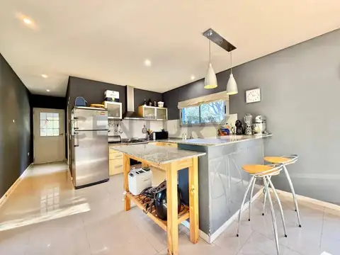 VENTA CASA 5 AMBIENTES ALTOS DEL SOL  SE ESCUCHAN OFERTAS