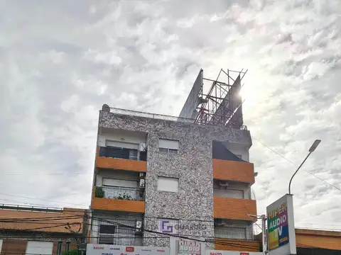 Excelente local comercial de 740 m² cubiertos en avenida juan manuel de rosas