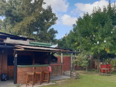 CASA QUINTA EN VENTA ARTURO SEGUI 3 DORMITORIOS