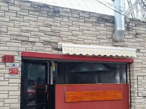 ALQUILER  LOCAL SOBRE AV. LOS QUILES Y MONTEVIDEO - APTO TODO DESTINO.