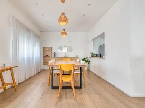 Casa 6 ambientes con 2 baños