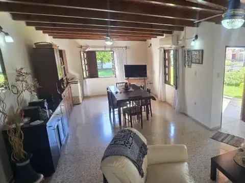 BARRIO CHAPERO, SE VENDE CASA CON RENTA POTENCIAL