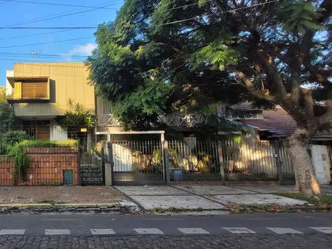 CASA EN 2 PLANTAS C/ COCHERA CUBIERTA FONDO LIBRE