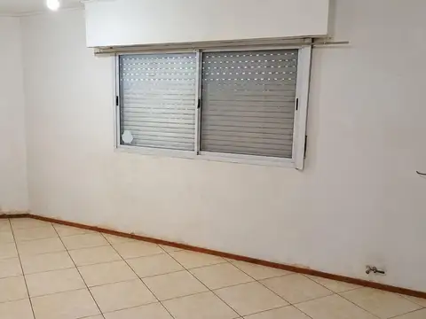 Depto Tipo Casa en Alquiler en Morón, $ 550.000